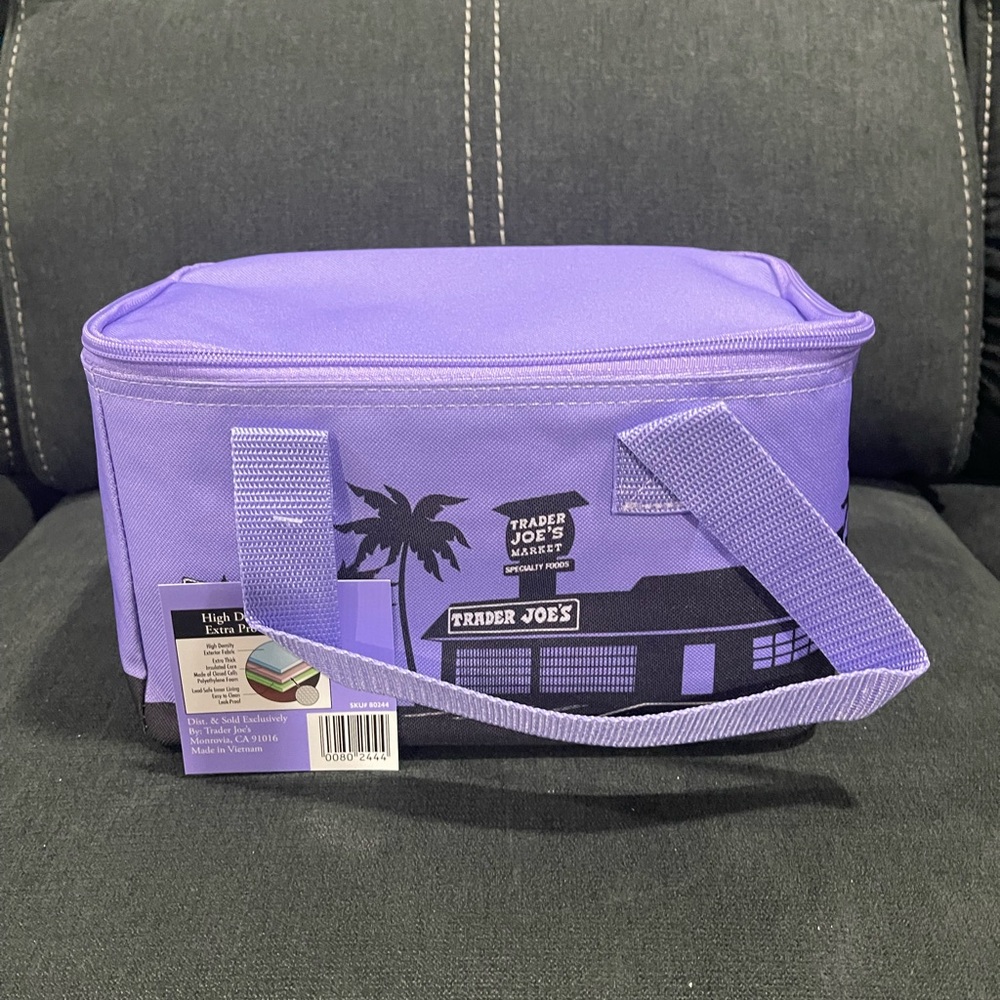 Trader Joe’s Mini Insulated Bag 💼,New with Tag 🏷️ Limited Edition 💜